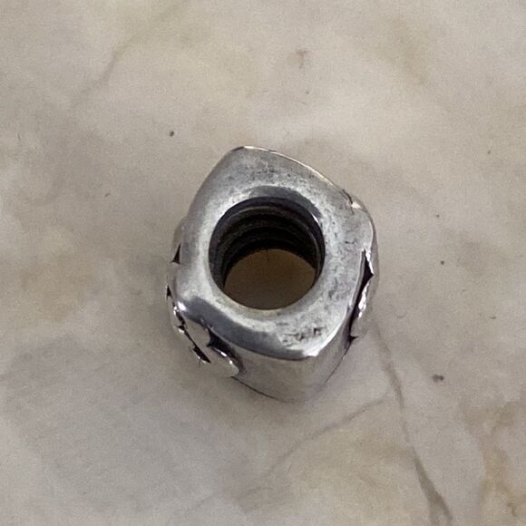 Pandora Daisy Sterling Silver Charm Bead - Retired - Picture 4 of 4